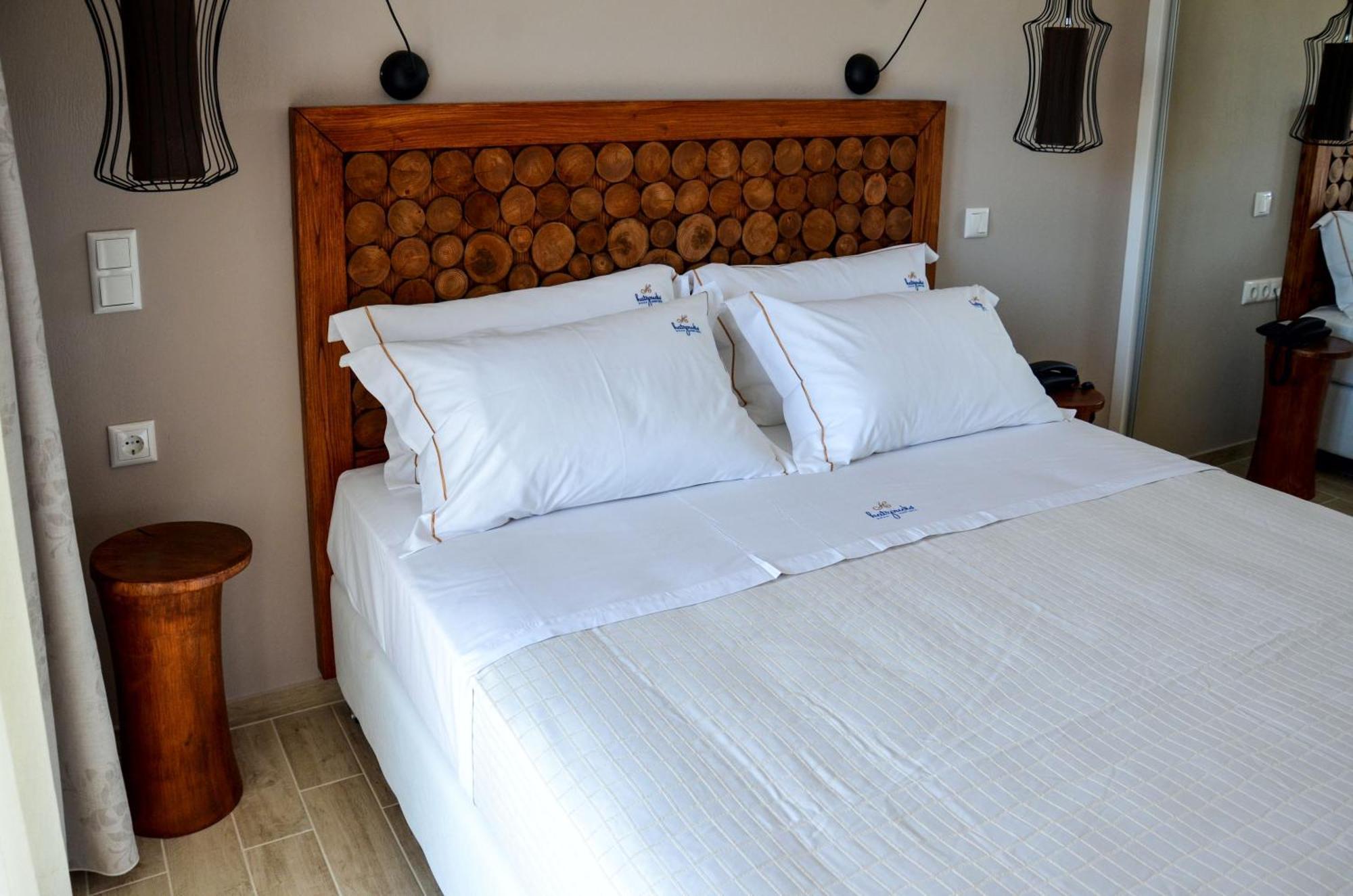 Hatzoudis Luxury Suites Chrisi Ammoudia Exteriör bild