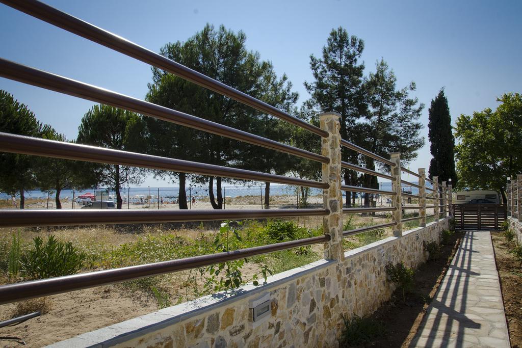 Hatzoudis Luxury Suites Chrisi Ammoudia Exteriör bild