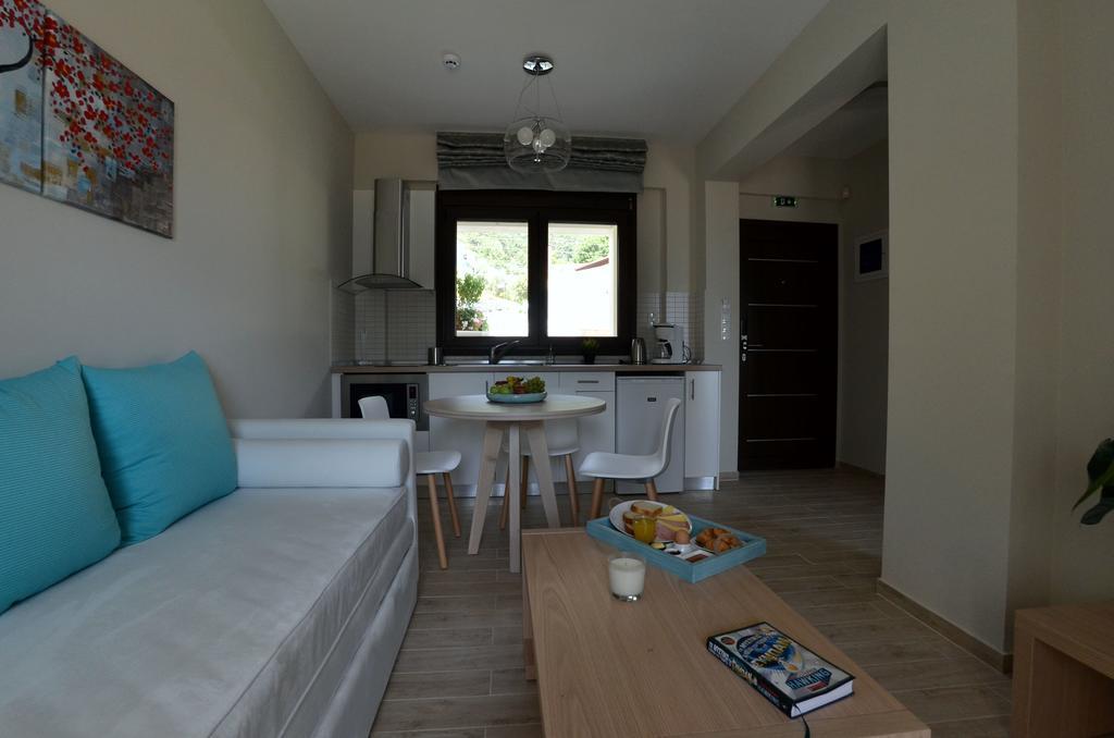 Hatzoudis Luxury Suites Chrisi Ammoudia Exteriör bild