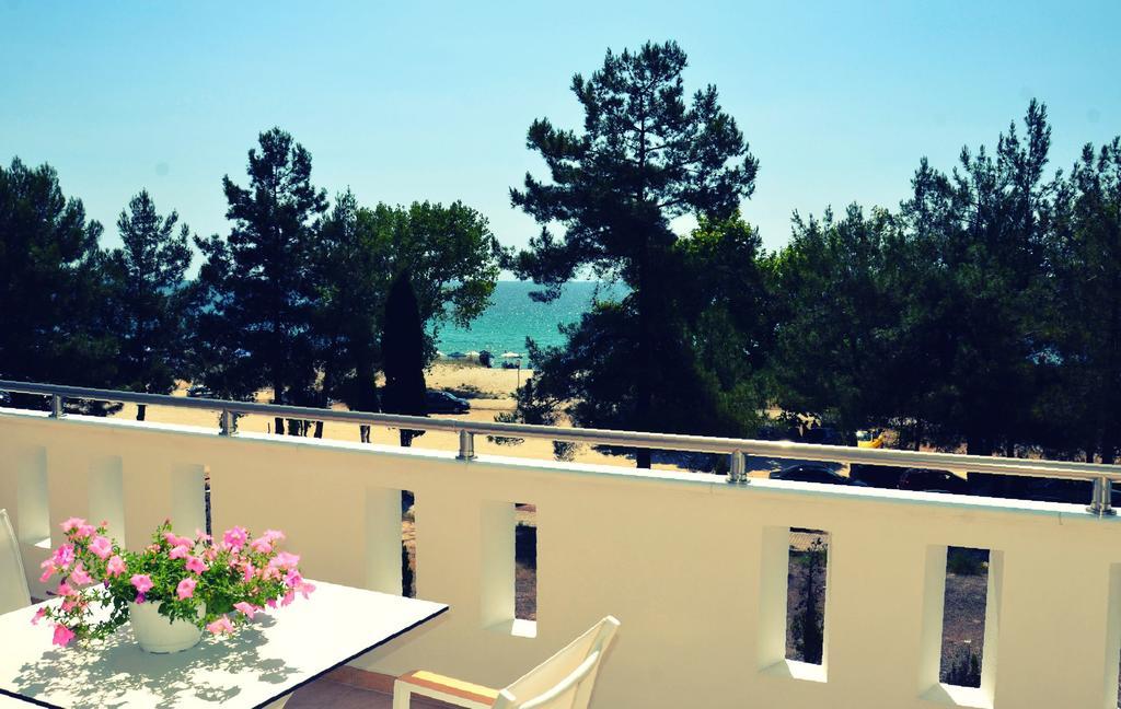Hatzoudis Luxury Suites Chrisi Ammoudia Exteriör bild